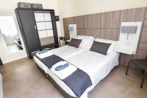 3 Amici Suites - image 3