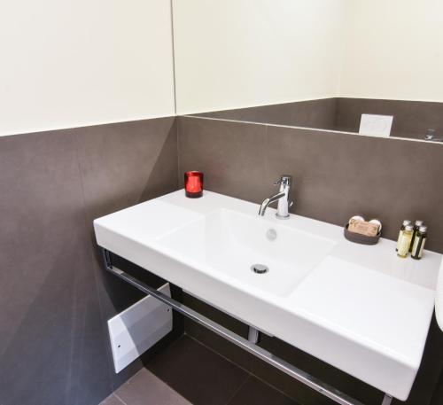 3 Amici Suites - image 11