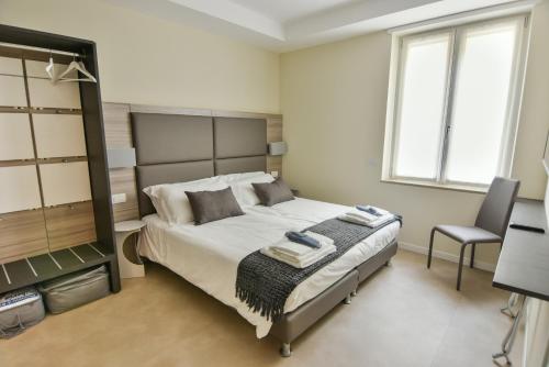 Deluxe Apartment with Balcony image 10