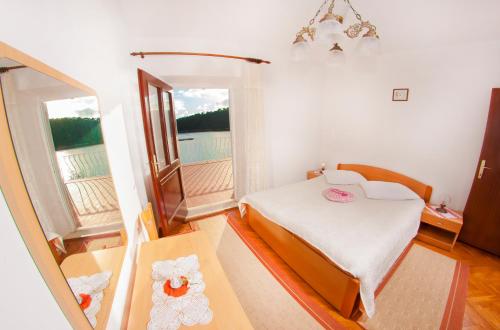  Tri Sestre Rooms in Suđurađ