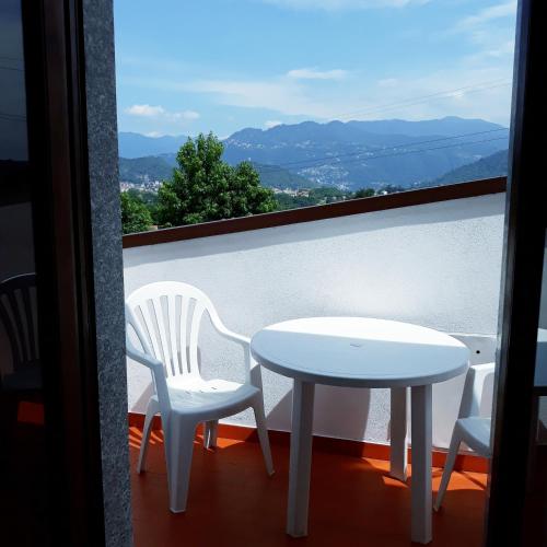 Terrazzo/balcone, B&B Villa Mirella in Casnate Con Bernate