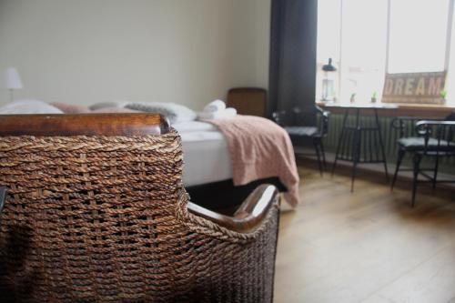 Private and peaceful one bedroom apartments - image 7