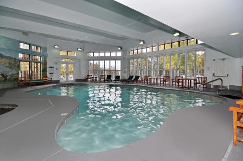 Lakeside Lodge and Suites - 수영장