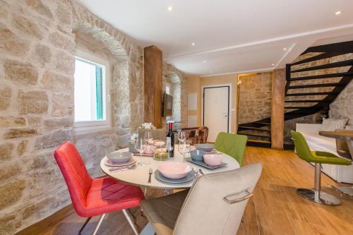 Apartment Petra in 400 year old stone house, Сплит (фото 7)