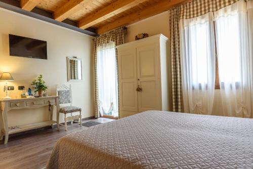 Double or Twin Room with Private Bathroom