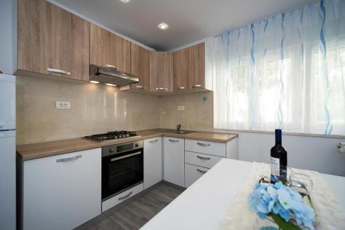 Apartments with WiFi Split - 15960, Split (photo 2)