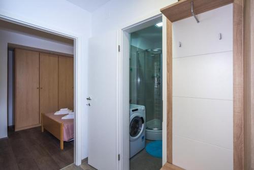 Apartments with WiFi Split - 15960, Split (photo 5)