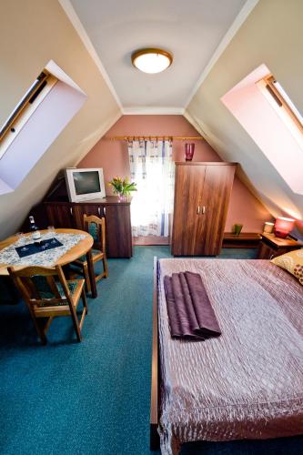 Double or Twin Room - Attic image 4