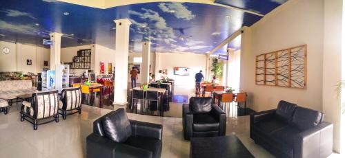 Restaurant, Mahkota Hotel Genteng in Genteng