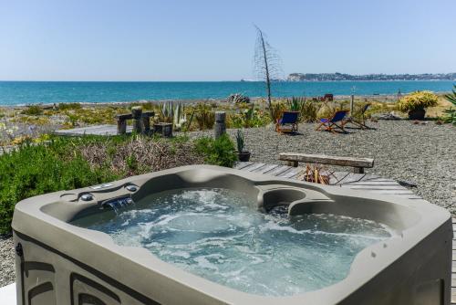 Absolute Beachfront B&B - Accommodation - Napier