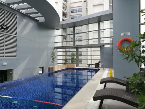 Swimming pool, Valero Grand Suites by Swiss-Belhotel in Manila