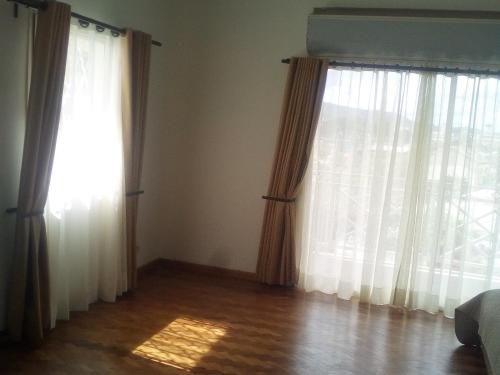 Sahamalaza – Antananarivo, NY