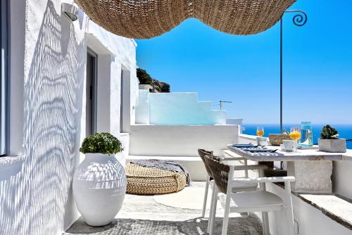 poreamme, Living Theros Luxury Suites in Tinos
