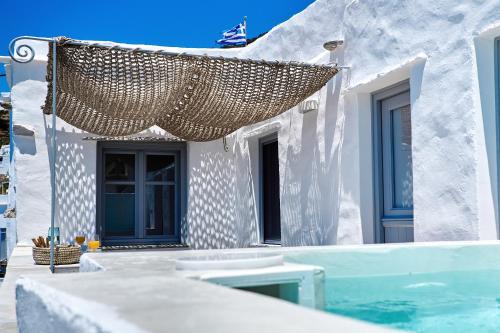 poreamme, Living Theros Luxury Suites in Tinos