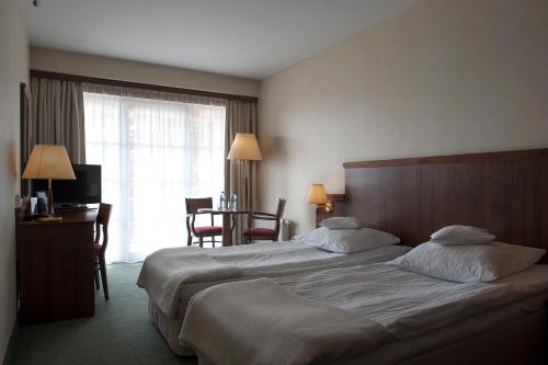 2 twin beds