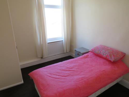 2 bedroomed house for 4 near coast