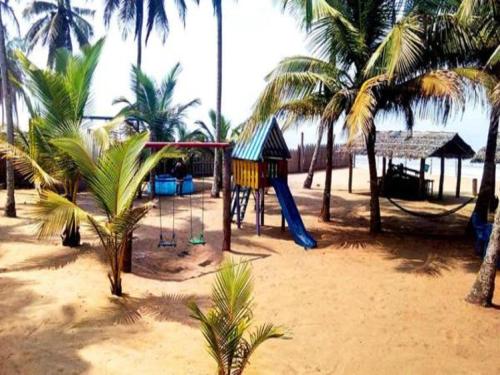 สนามเด็กเล่น, Piccola Beach in อาบิดจัน