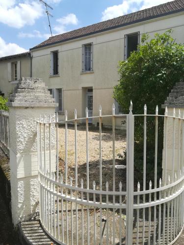 Roman Bridge View gîte à louer Vouvant