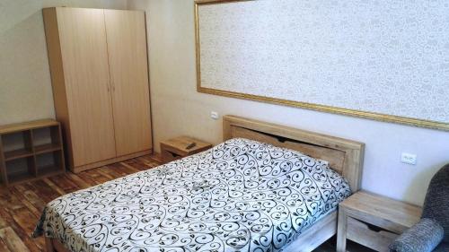 Ap-t on 50 Let Oktyabrya 4/1 (1 room, 2d floor) LUX