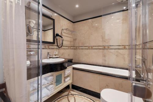 Helvetia Hotel - image 2