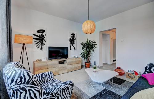  Lola app in city center, 4+1 pax in Pula