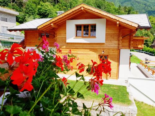  Casa Vacanza in tipico Chalet di montagna, Pension in Varzo bei Alpe Ciamporino