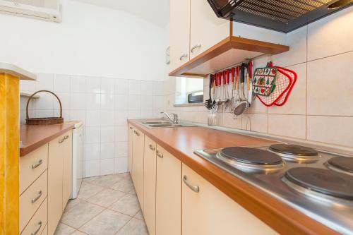 مطبخ, Apartment Ana in Becici