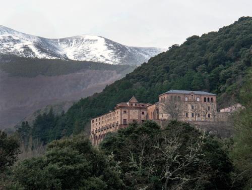 MONASTERIO de SANTA MARIA DE VALVANERA Agoncillo