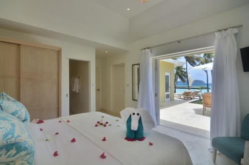 153449242 The Liming Bequia