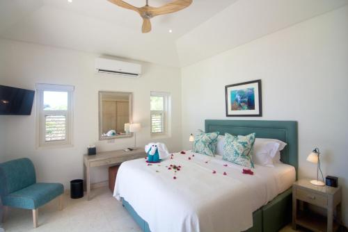 153449245 The Liming Bequia