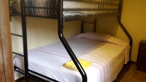 Gessy's Room Type - Small Twin Room with Shared Bathroom