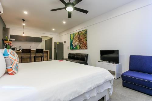 Studio 30 Condhotel by Nah Hotels Ideally located in the Playa del Carmen area, Koox Studio 30 Condhotel 3* promises a relaxing and wonderful visit. The property offers a high standard of service and amenities to suit the individual n