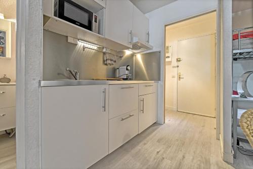 T2 cosy de 41m2 à 400 m de la plage, résidence avec piscine. (T2 cosy de 41m2 a 400 m de la plage, residence avec piscine.) in Le Grau-du-Roi