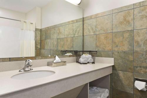 Days Inn by Wyndham Carrollton Carrollton (OH)