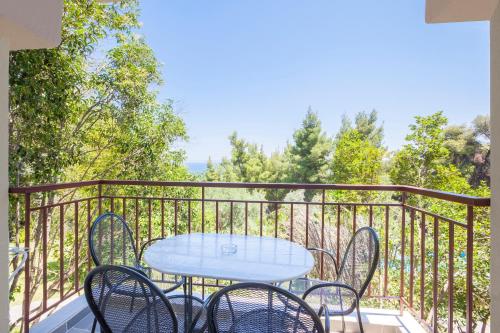 Avatel Eco Lodge Avatel Eco Lodge is perfectly located for both business and leisure guests in Chalkidiki. The property features a wide range of facilities to make your stay a pleasant experience. Service-minded staff