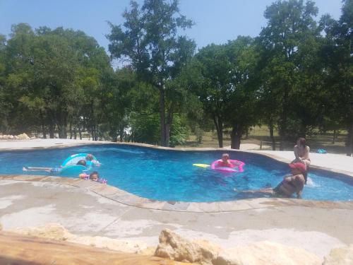 Piscina, Al's Hideaway Cabin and RV Space, LLC in Lakehills (TX)