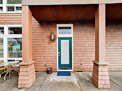 300 South Pacific St Townhouseunits 1 And 2 Townhouse - main image