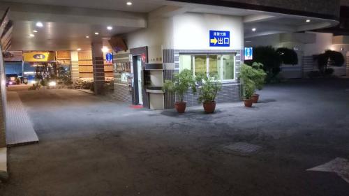 Treasure Island Motel - Fengshan in Fongshan District