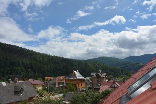 Apartment with Mountain View