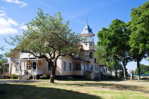 Exterior view of Warfsholm