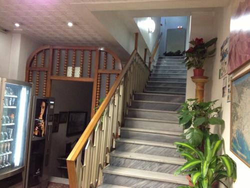 المرافق, Pension Americano in Poligono de San Isidro