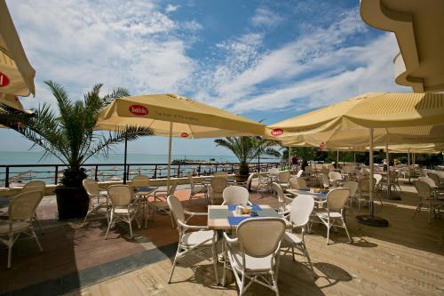 Restaurante, Royal Grand Hotel and Spa - All Inclusive and Free beach accsess in Kavarna