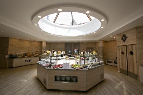 Restaurante, Royal Grand Hotel and Spa - All Inclusive and Free beach accsess in Kavarna