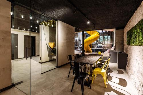 Upstairs Hotel - image 11