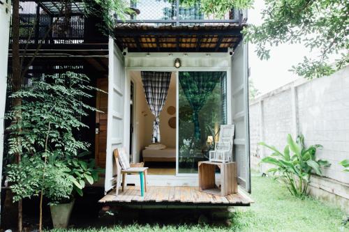 Balcony/terrace, The Yard Hostel Bangkok in Chatuchak