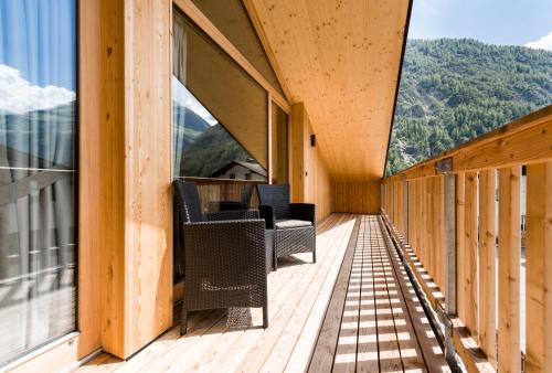 Apartment with Mountain View