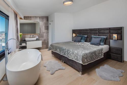 Luxury Villa Gold Pearl with Pool
