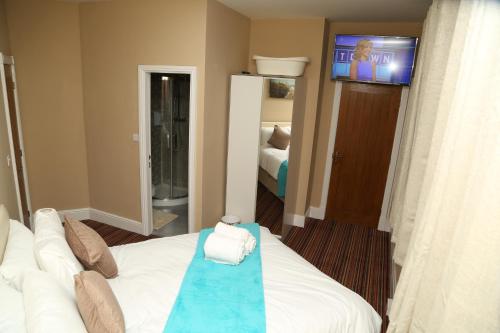 Birmingham Central Station Apartment (Flat 1) - image 2