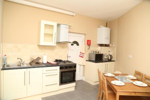 Birmingham Central Station Apartment (Flat 1) - main image