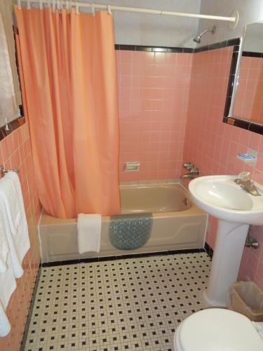 Slumberland Motel Mount Holly - image 14